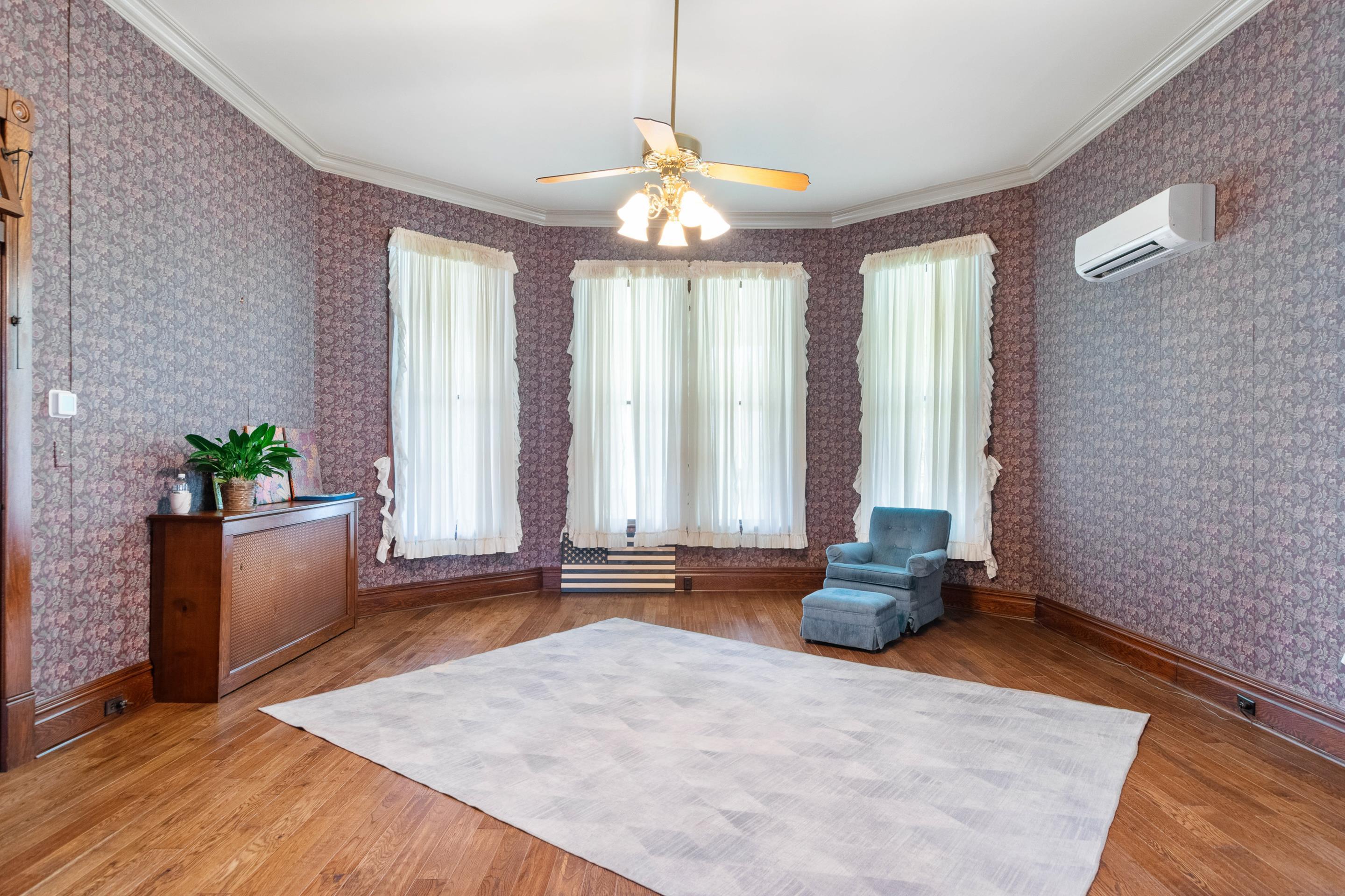 Tazewell, Virginia, 24651, United States, 6 Bedrooms Bedrooms, ,4 BathroomsBathrooms,Residential,For Sale,1905937