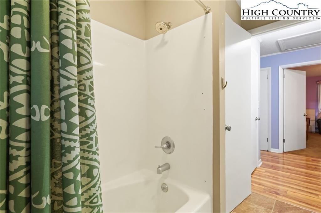 Boone, North Carolina, 28607, United States, 3 Bedrooms Bedrooms, ,3 BathroomsBathrooms,Residential,For Sale,1974866