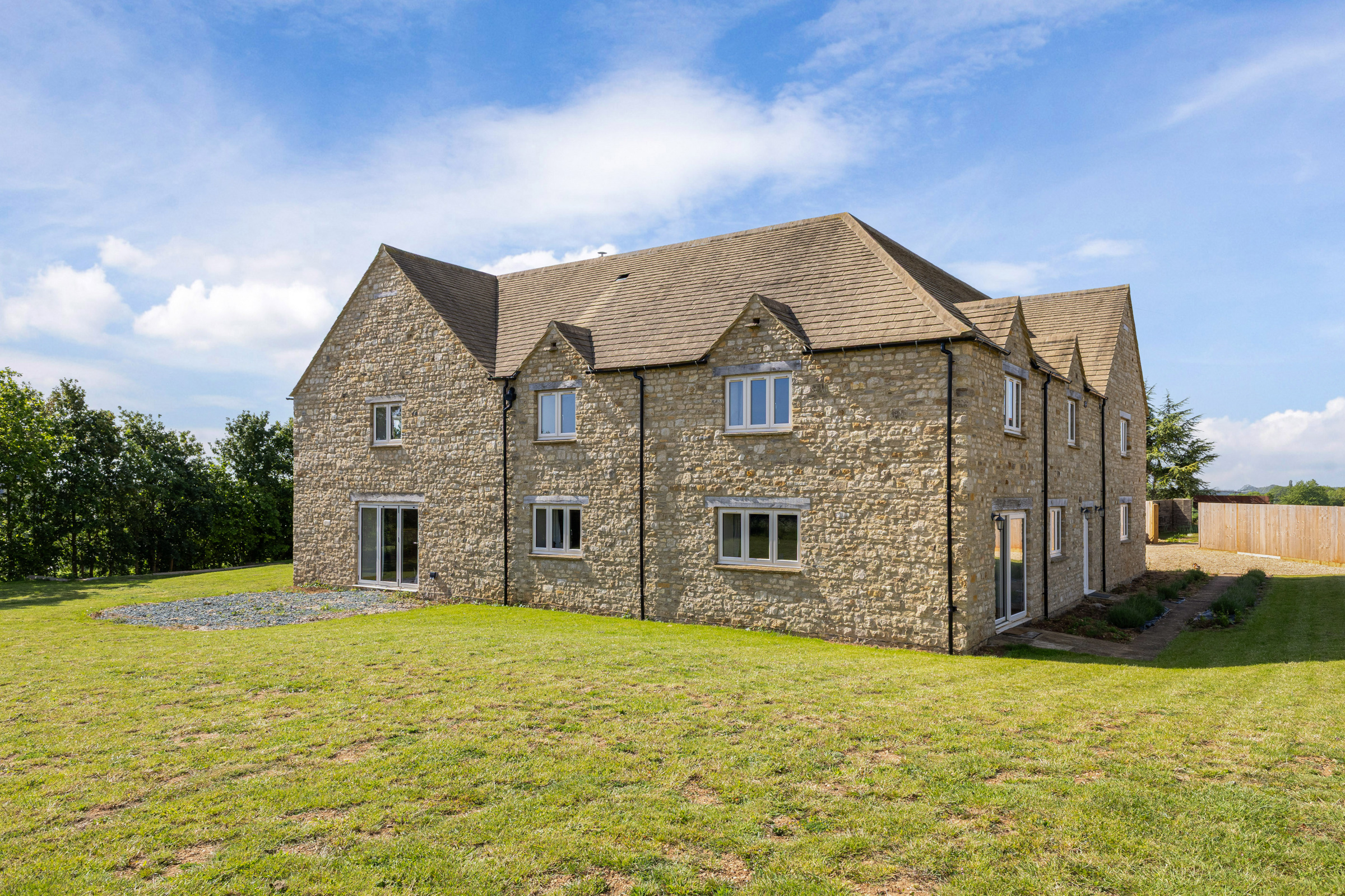  A substantial Oxfordshire farmhouse with over 9,200 sq ft of accommodation and 4 - 物件實景