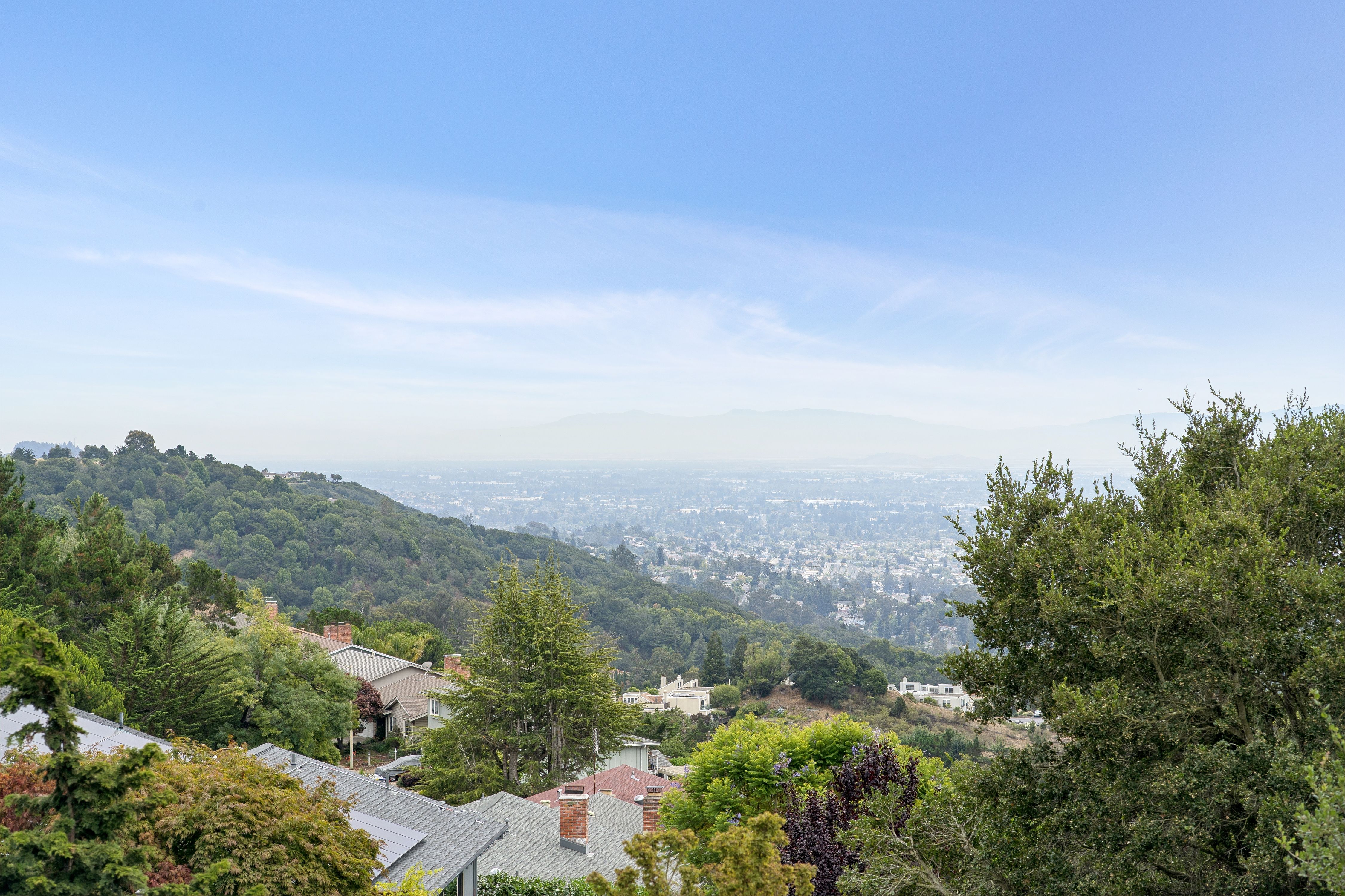  Stunning Crestmont Hillside Retreat with Sweeping Bay Views - 物件實景