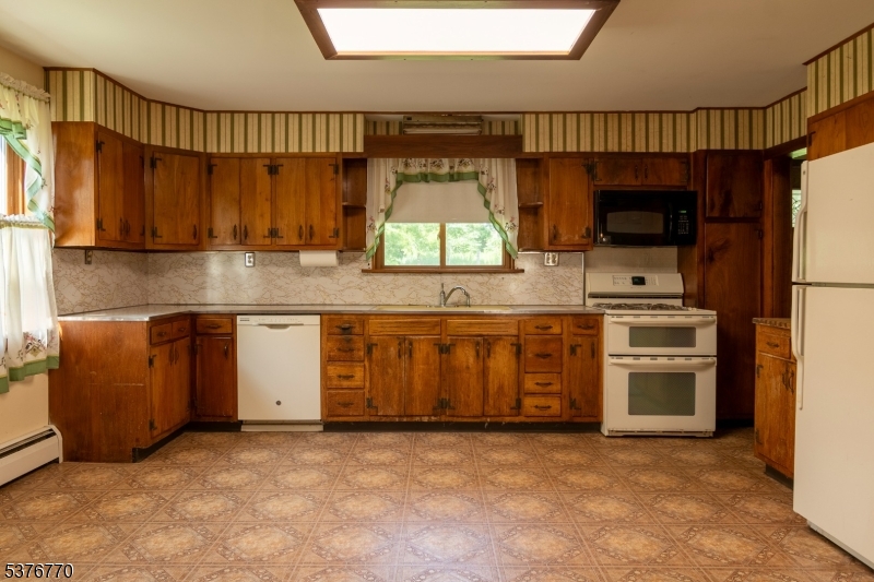Harmony Twp., New Jersey, 07882, United States, 3 Bedrooms Bedrooms, ,2 BathroomsBathrooms,Residential,For Sale,1912629