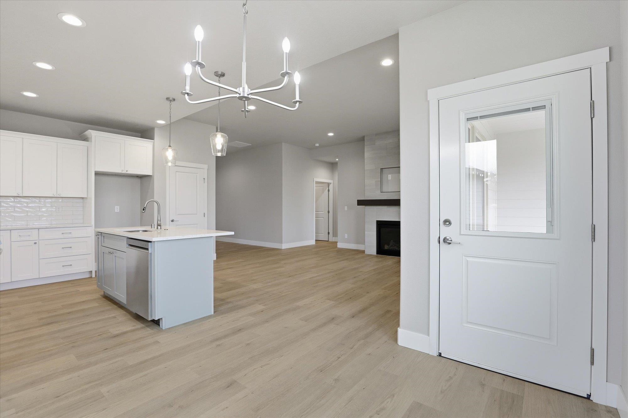 Deer Park, Washington, 99006, United States, 3 Bedrooms Bedrooms, ,2 BathroomsBathrooms,Residential,For Sale,1994775