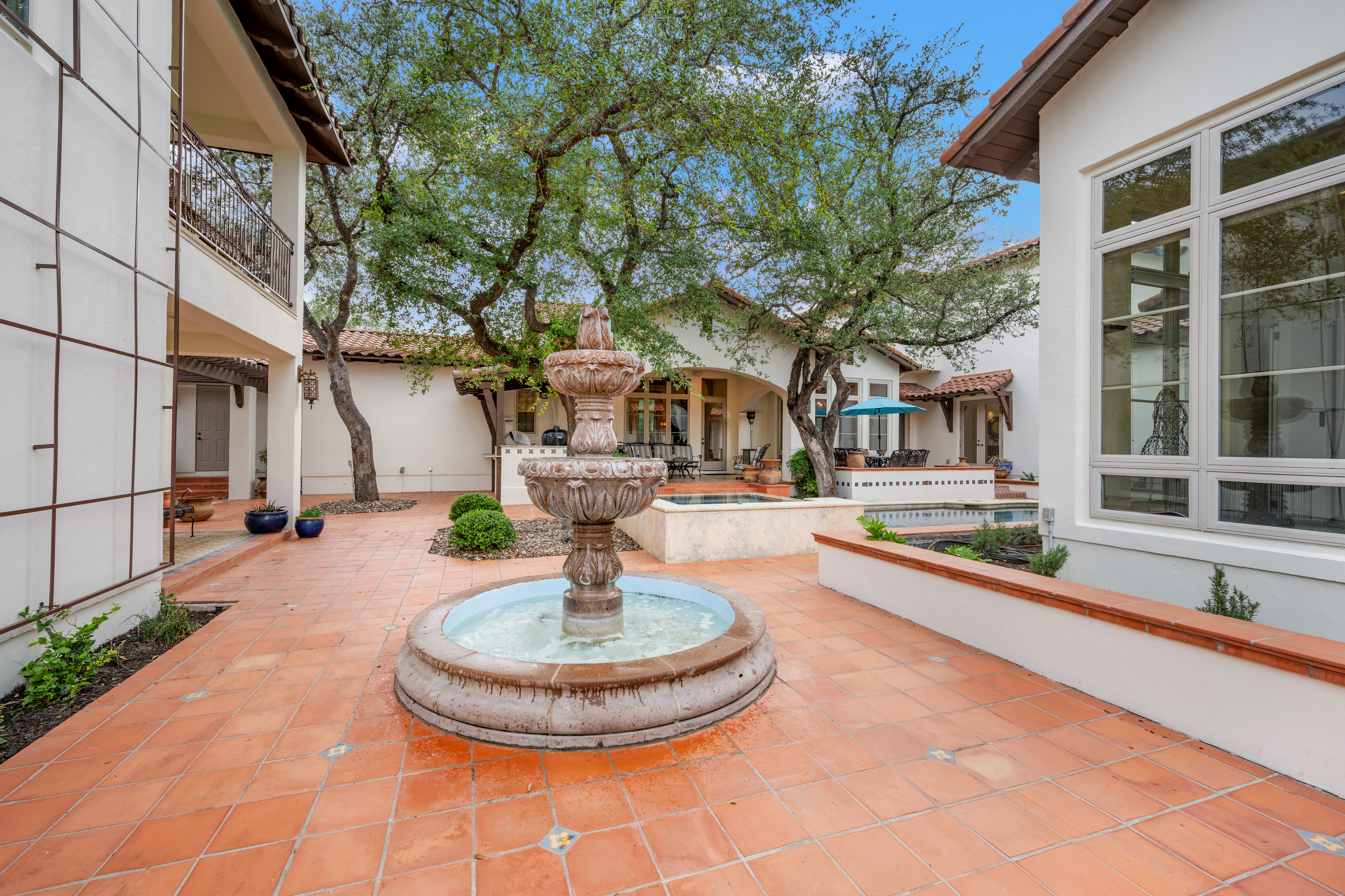  Custom Estate with Pool, Courtyard and Wine Room - 物件實景