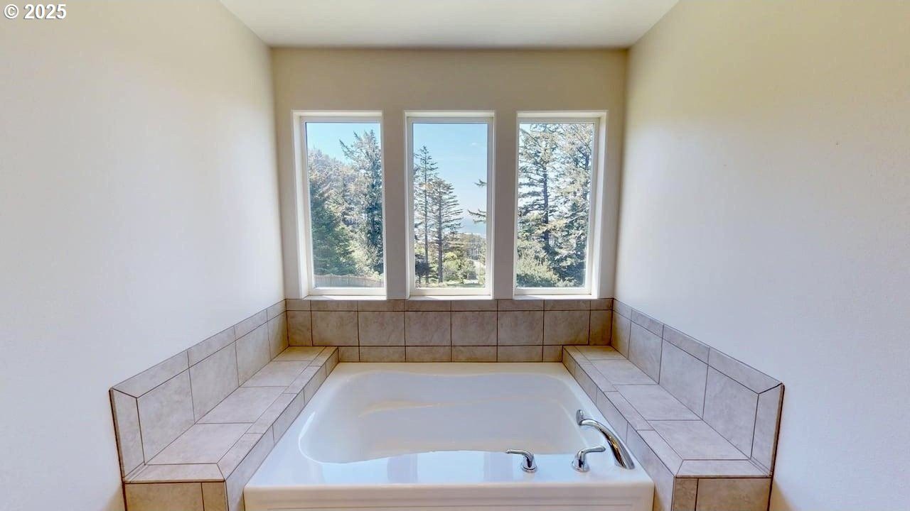 Gold Beach, Oregon, 97444, United States, 6 Bedrooms Bedrooms, ,4 BathroomsBathrooms,Residential,For Sale,1982299