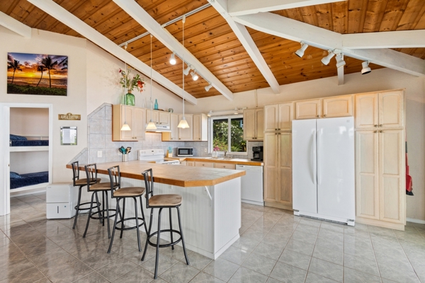 Captain Cook, Hawaii, 96704, United States, 2 Bedrooms Bedrooms, ,2 BathroomsBathrooms,Residential,For Sale,1940762
