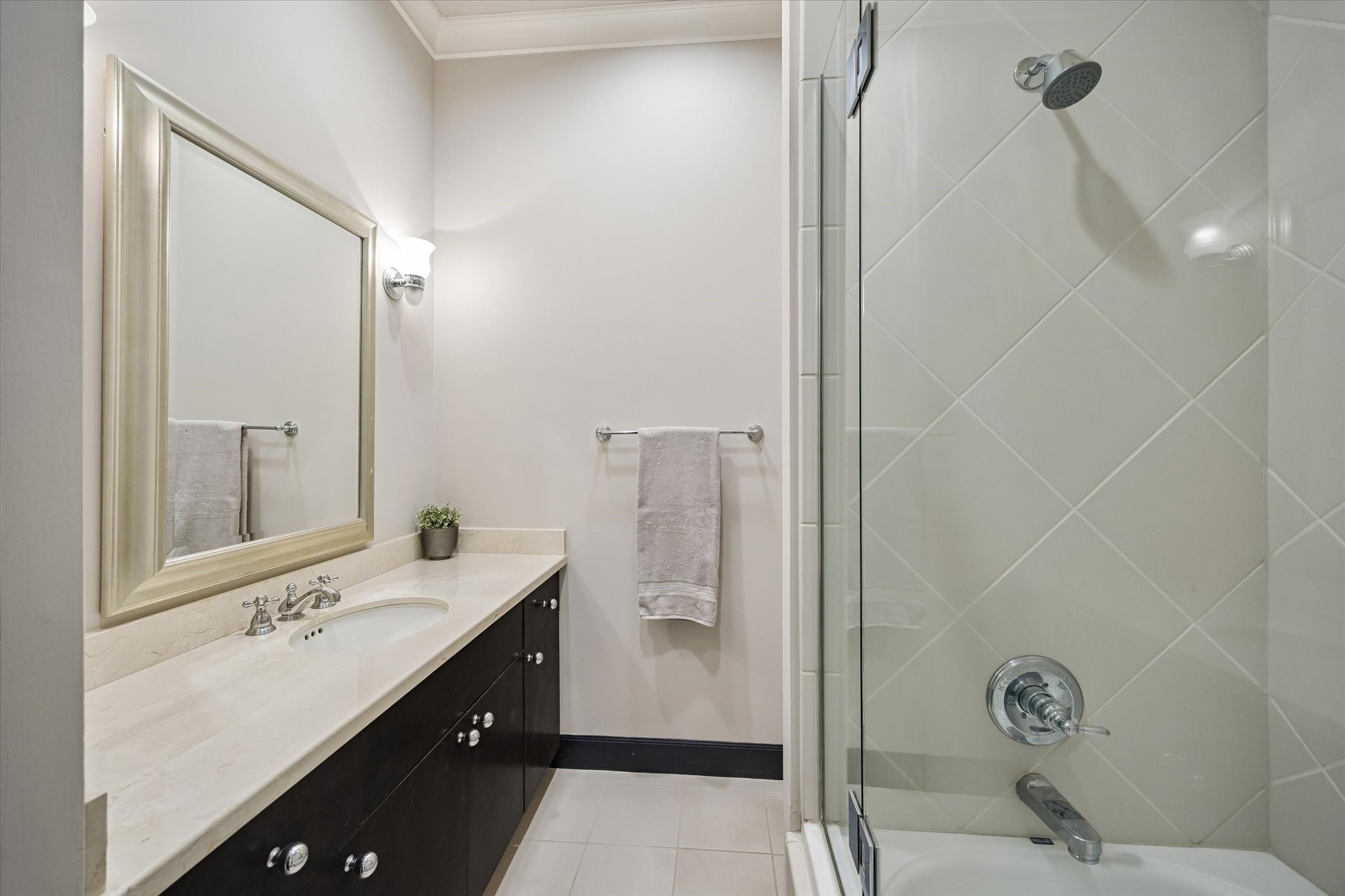  2102 Mcclendon Street - 物件實景