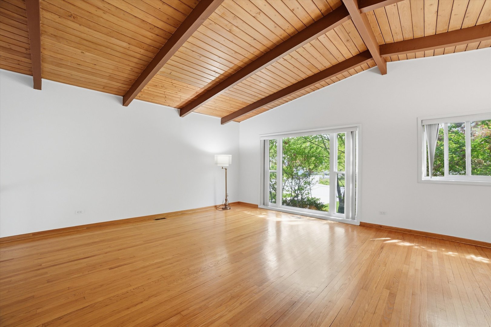 Skokie, Illinois, 60076, United States, 4 Bedrooms Bedrooms, ,2 BathroomsBathrooms,Residential,For Sale,2049150