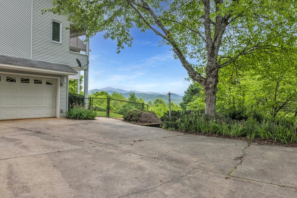 Hayesville, North Carolina, 28904, United States, 3 Bedrooms Bedrooms, ,4 BathroomsBathrooms,Residential,For Sale,1934980