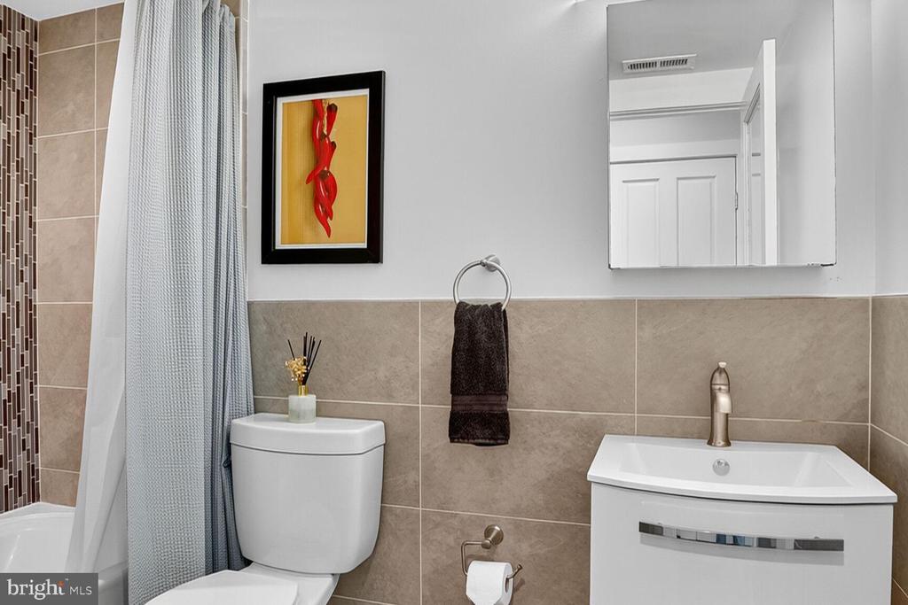 Washington, District of Columbia, 20010, United States, 2 Bedrooms Bedrooms, ,2 BathroomsBathrooms,Residential,For Sale,1975364