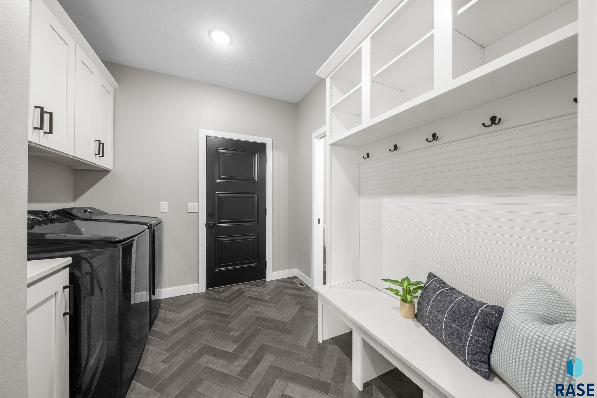 Sioux Falls, South Dakota, 57110, United States, 6 Bedrooms Bedrooms, ,4 BathroomsBathrooms,Residential,For Sale,1892157