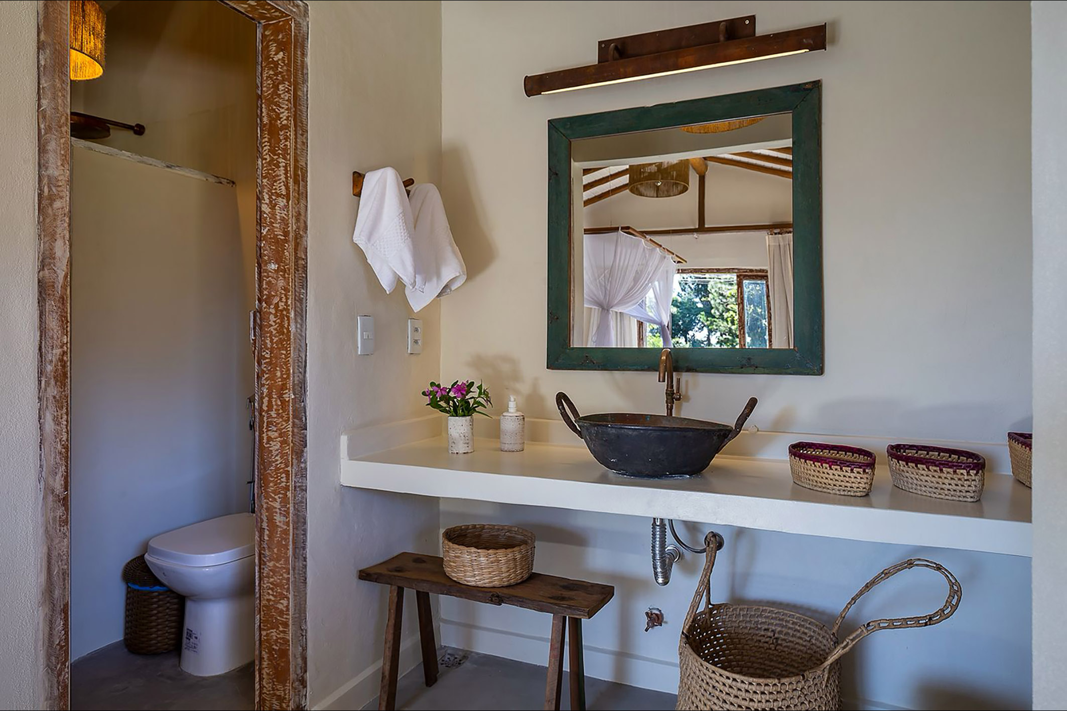  Refined residence with sophisticated interiors and native forest views - 物件實景