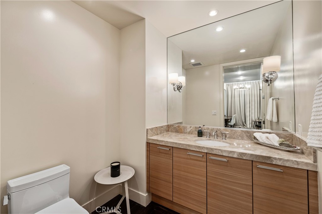 Los Angeles, California, 90024, United States, 2 Bedrooms Bedrooms, ,3 BathroomsBathrooms,Residential,For Sale,1829595
