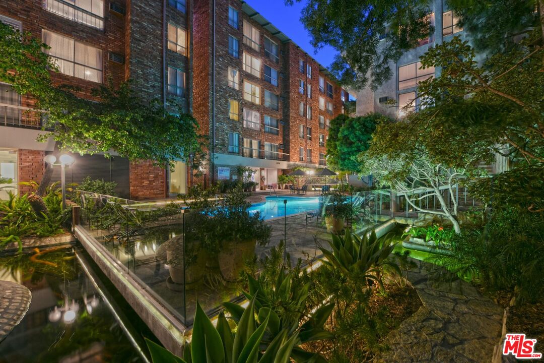 Los Angeles, California, 90024, United States, 2 Bedrooms Bedrooms, ,1 BathroomBathrooms,Residential,For Sale,1948814