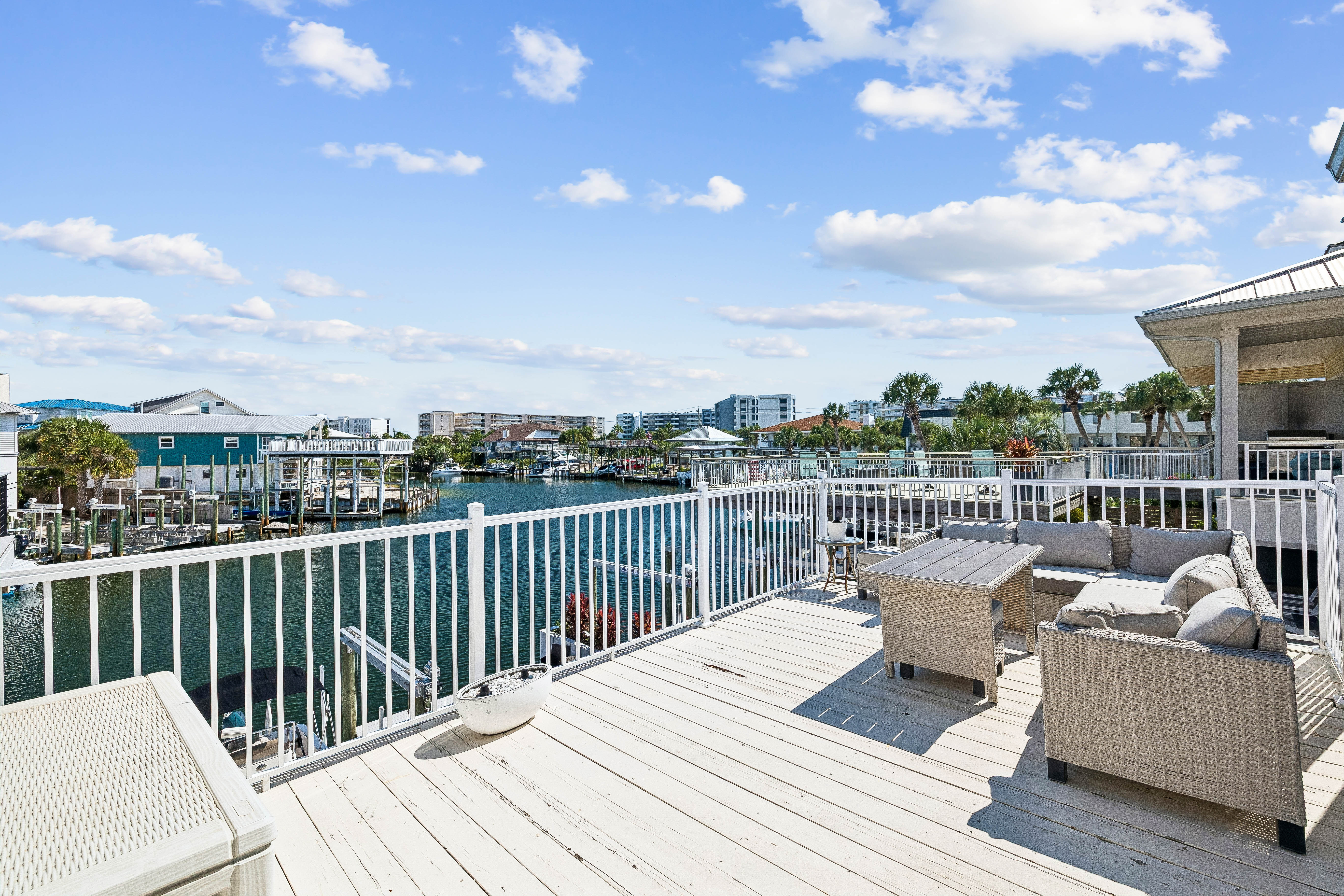  Renovated Harborfront Townhome With 40-Foot Boat Slip - 物件實景