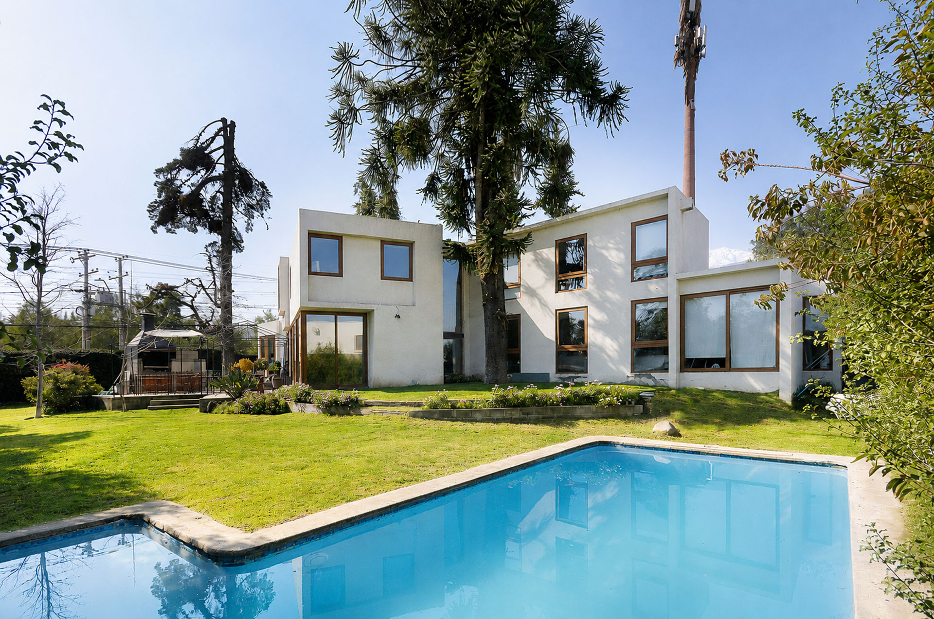  Modern home with generous living spaces,  in La Reina Alta - 物件實景