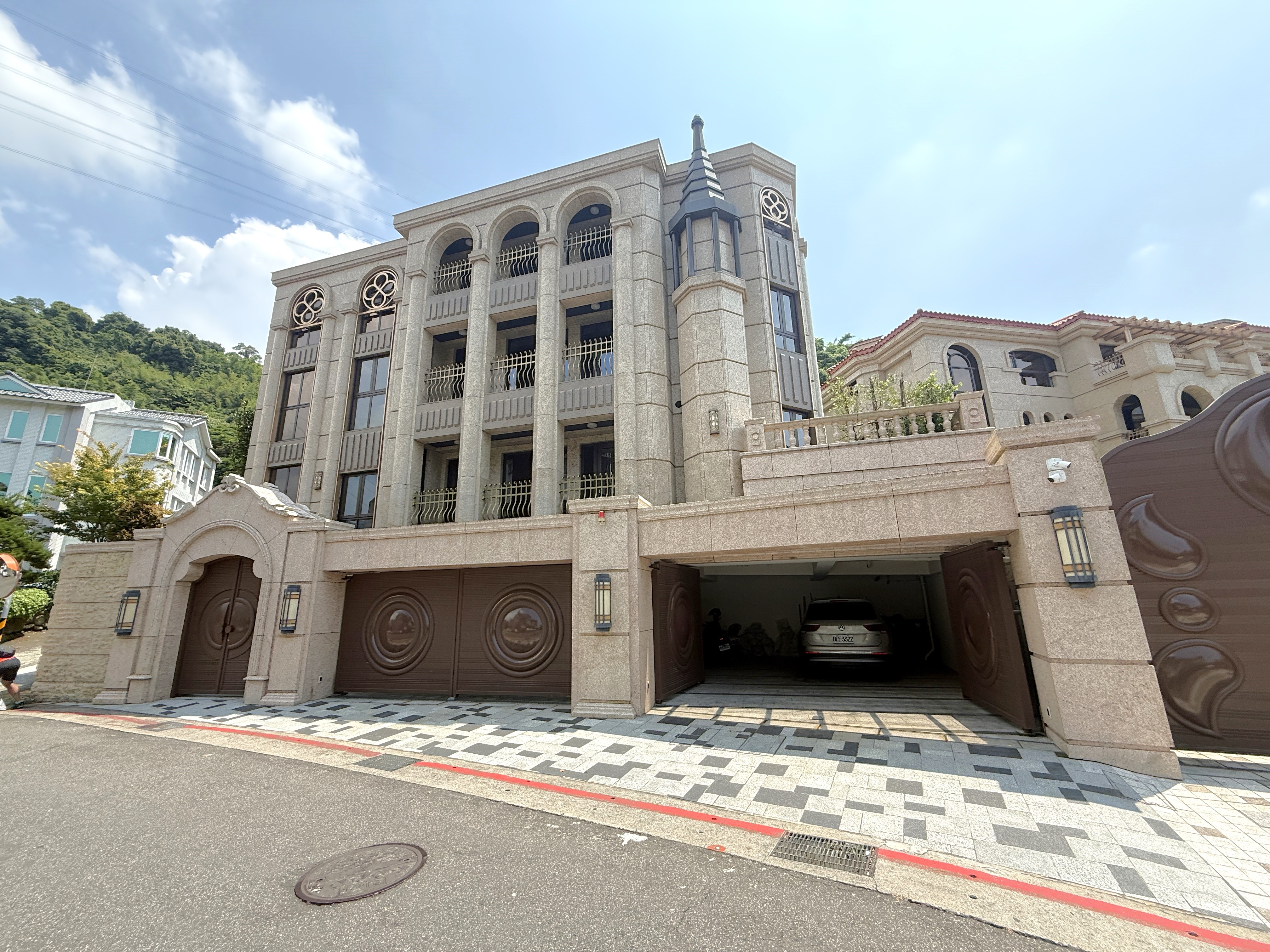 Tianmu Royal Manor Dexing E. Rd. Shilin Dist.