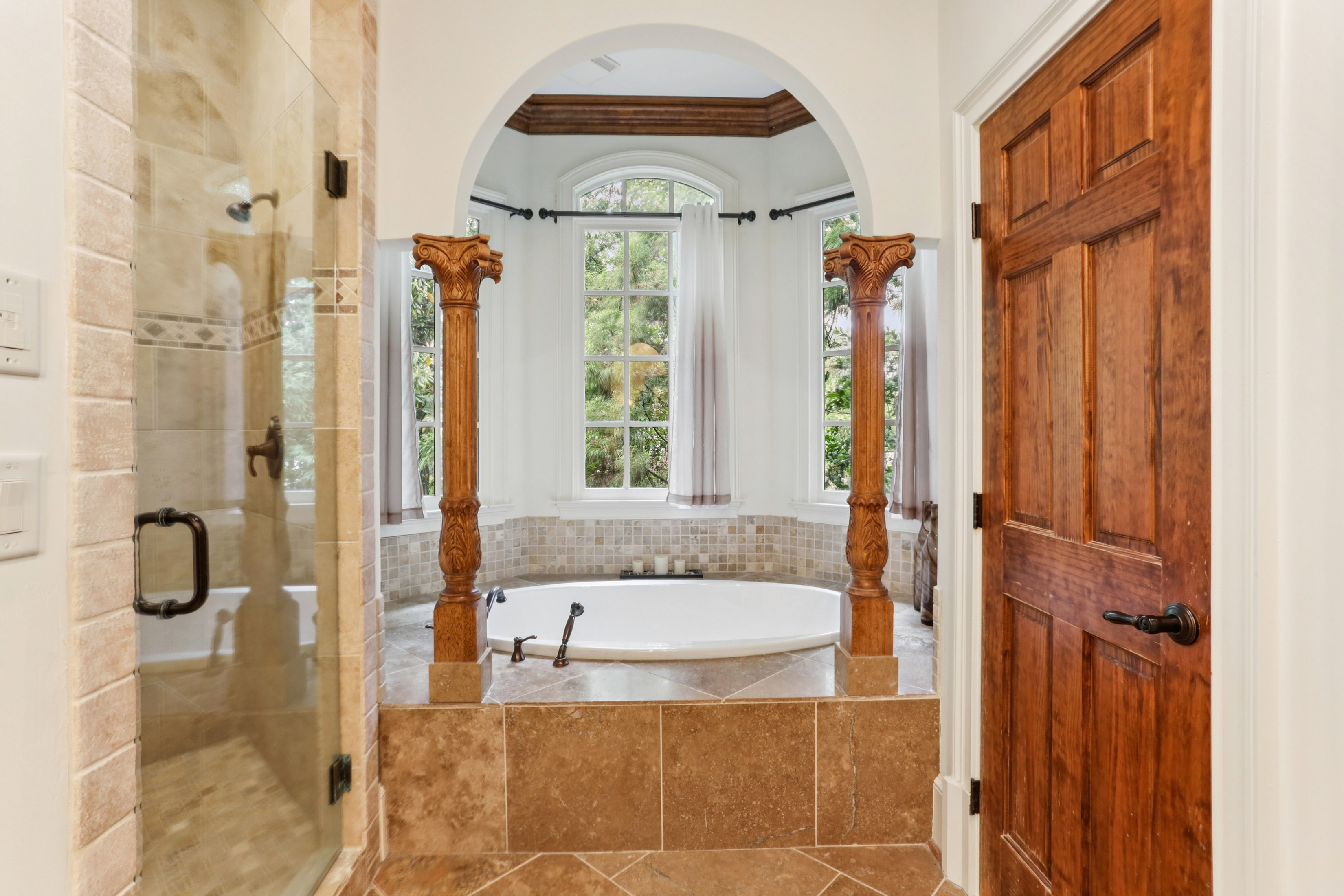  Stunning Brick Traditional in Sought-After Pine Hills - 物件實景