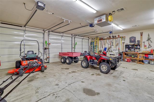 Eufaula, Oklahoma, 74432, United States, 3 Bedrooms Bedrooms, ,4 BathroomsBathrooms,Residential,For Sale,1976546