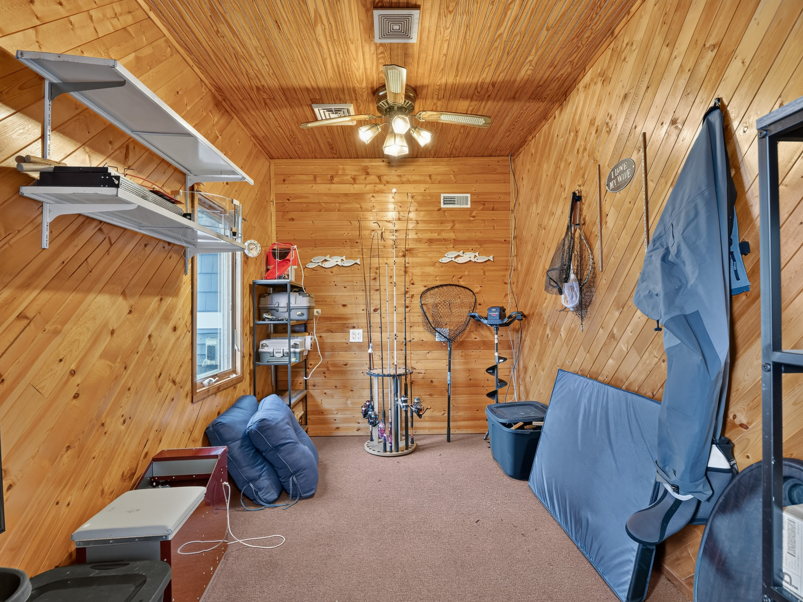  5 Bedroom Home with Lake Wawasee Channel Frontage - 物件實景