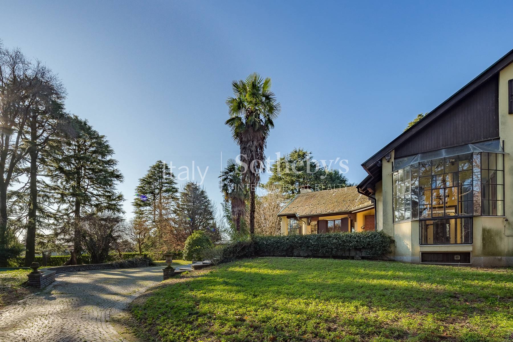  Villa with park and swimming pool in Carimate - 物件實景