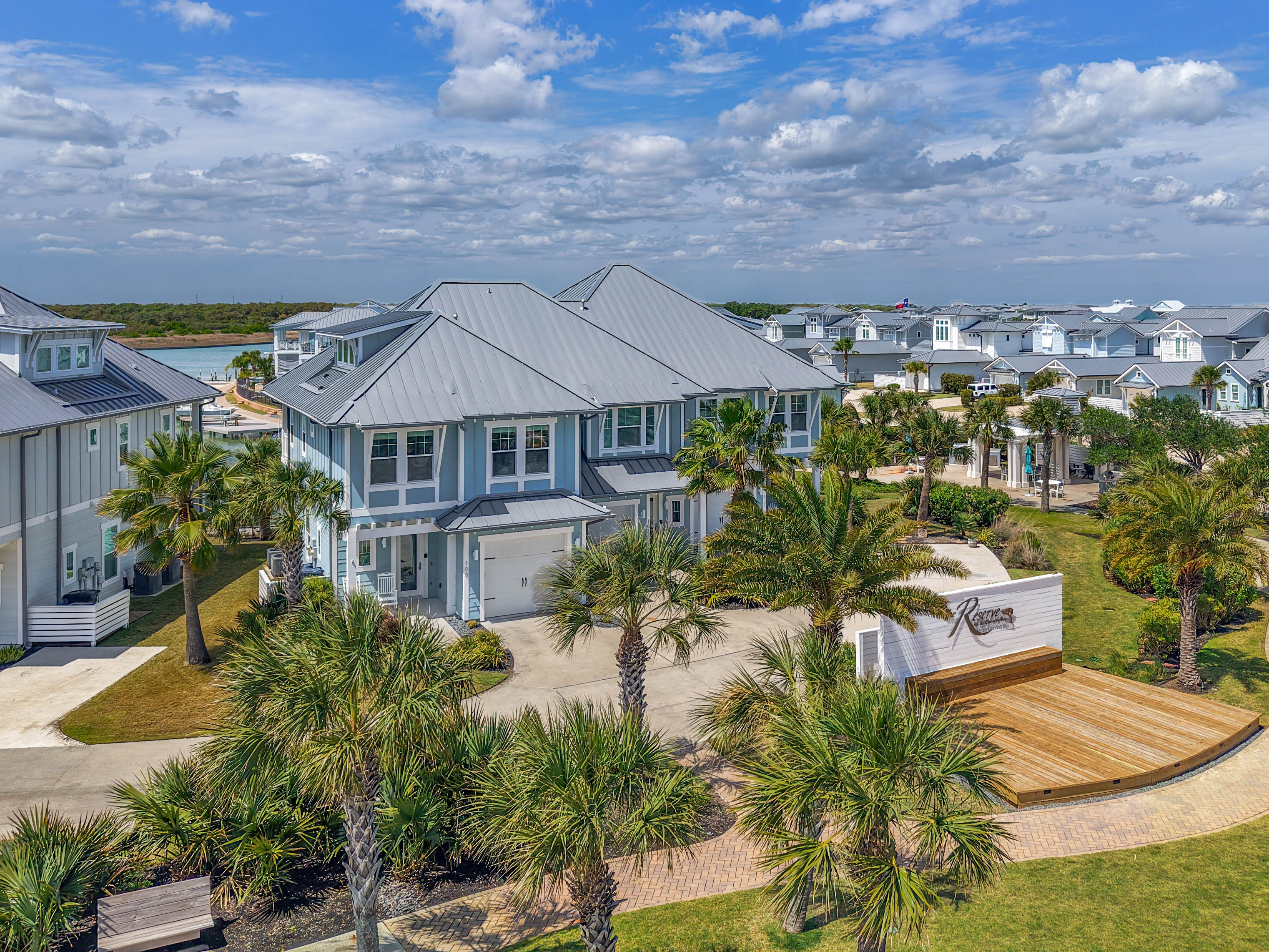  Relaxing 4BR Waterfront Condo - 物件實景