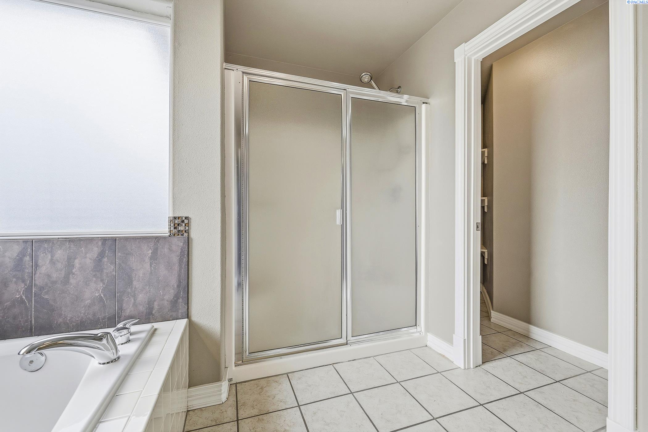 Pasco, Washington, 99301, United States, 3 Bedrooms Bedrooms, ,3 BathroomsBathrooms,Residential,For Sale,1998490