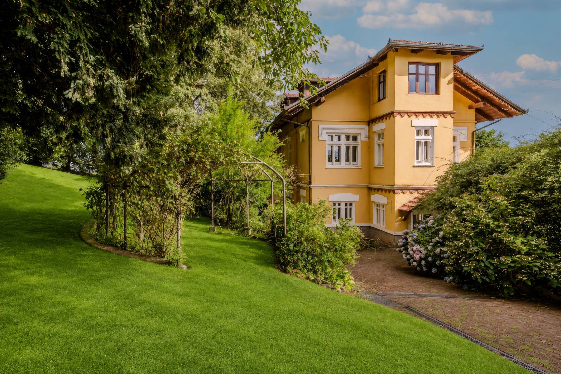  Historic villa with garden and views over Lake Viverone - 物件實景