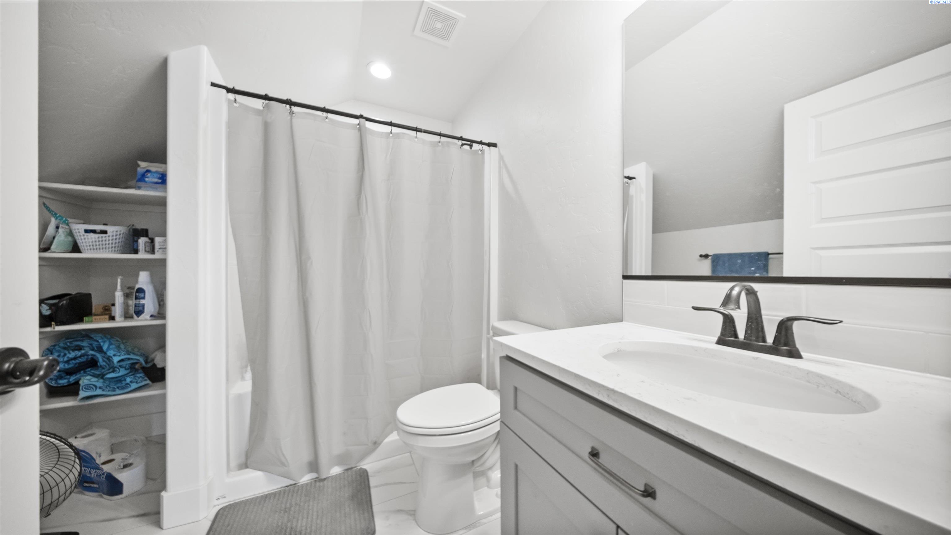 Richland, Washington, 99352, United States, 4 Bedrooms Bedrooms, ,2 BathroomsBathrooms,Residential,For Sale,1906594