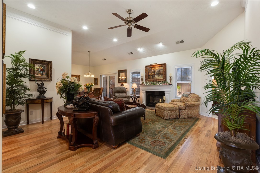 Jeffersonville, Indiana, 47130, United States, 3 Bedrooms Bedrooms, ,2 BathroomsBathrooms,Residential,For Sale,1752485
