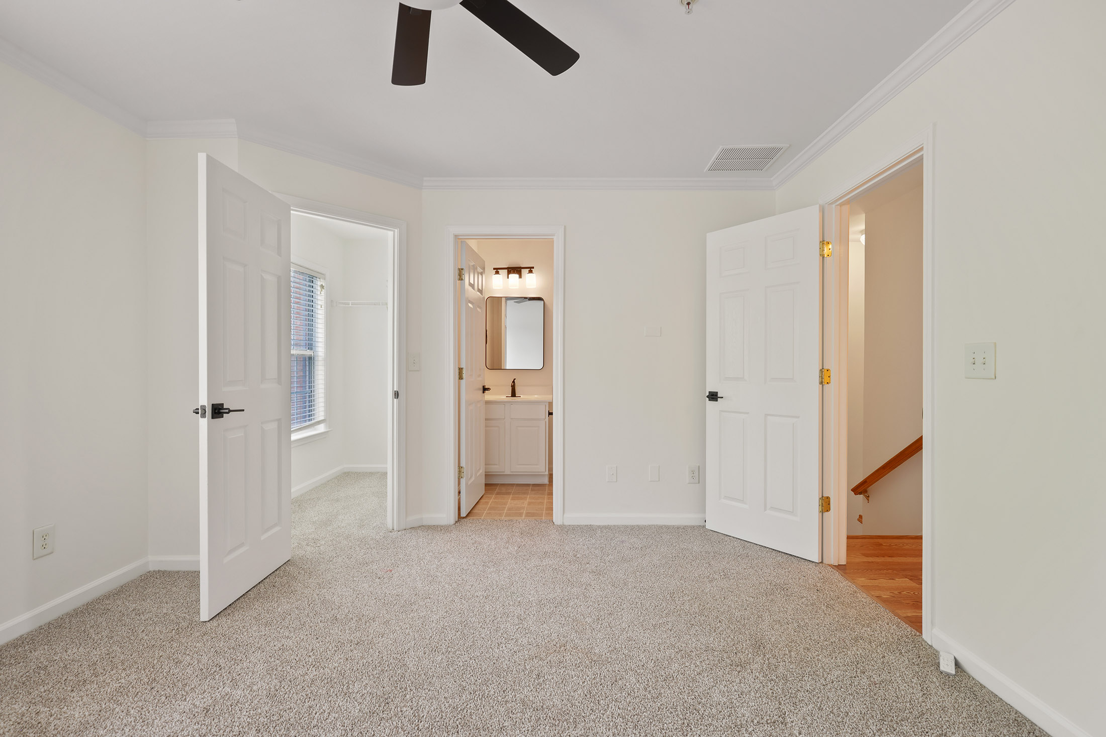  Move-in Ready Townhome in Highlands View - 物件實景