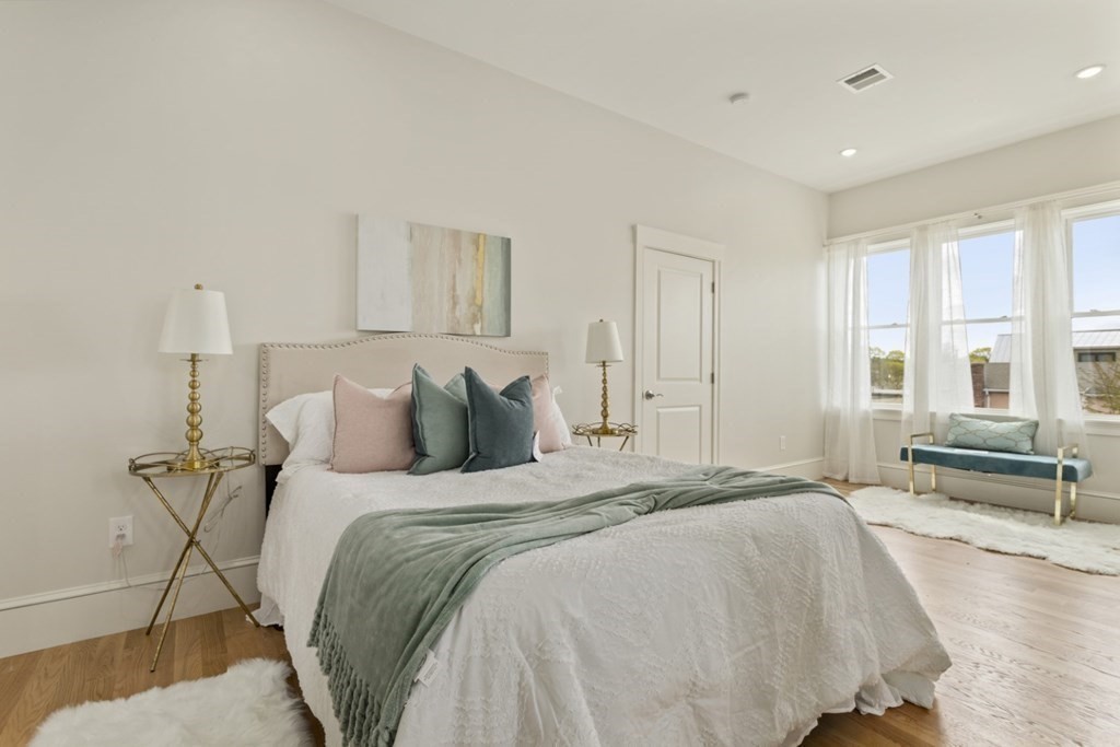 15 Woodbine St, 15, Somerville, Massachusetts, 02143, United States, 3 Bedrooms Bedrooms, ,3 BathroomsBathrooms,Residential,For Sale,15 Woodbine St , 15,1009384