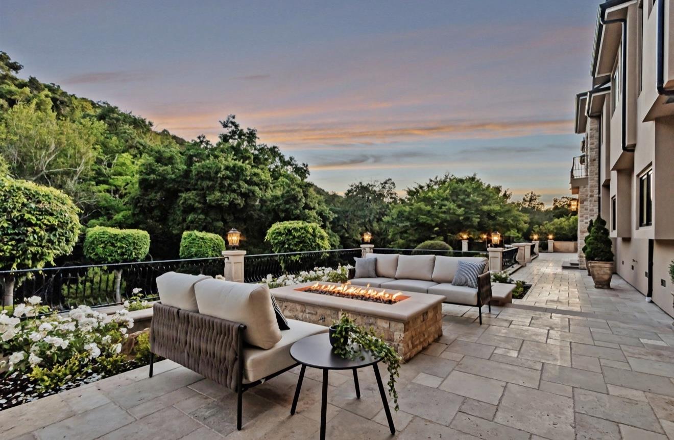 Los Gatos, California, 95032, United States, 8 Bedrooms Bedrooms, ,11 BathroomsBathrooms,Residential,For Sale,1855941