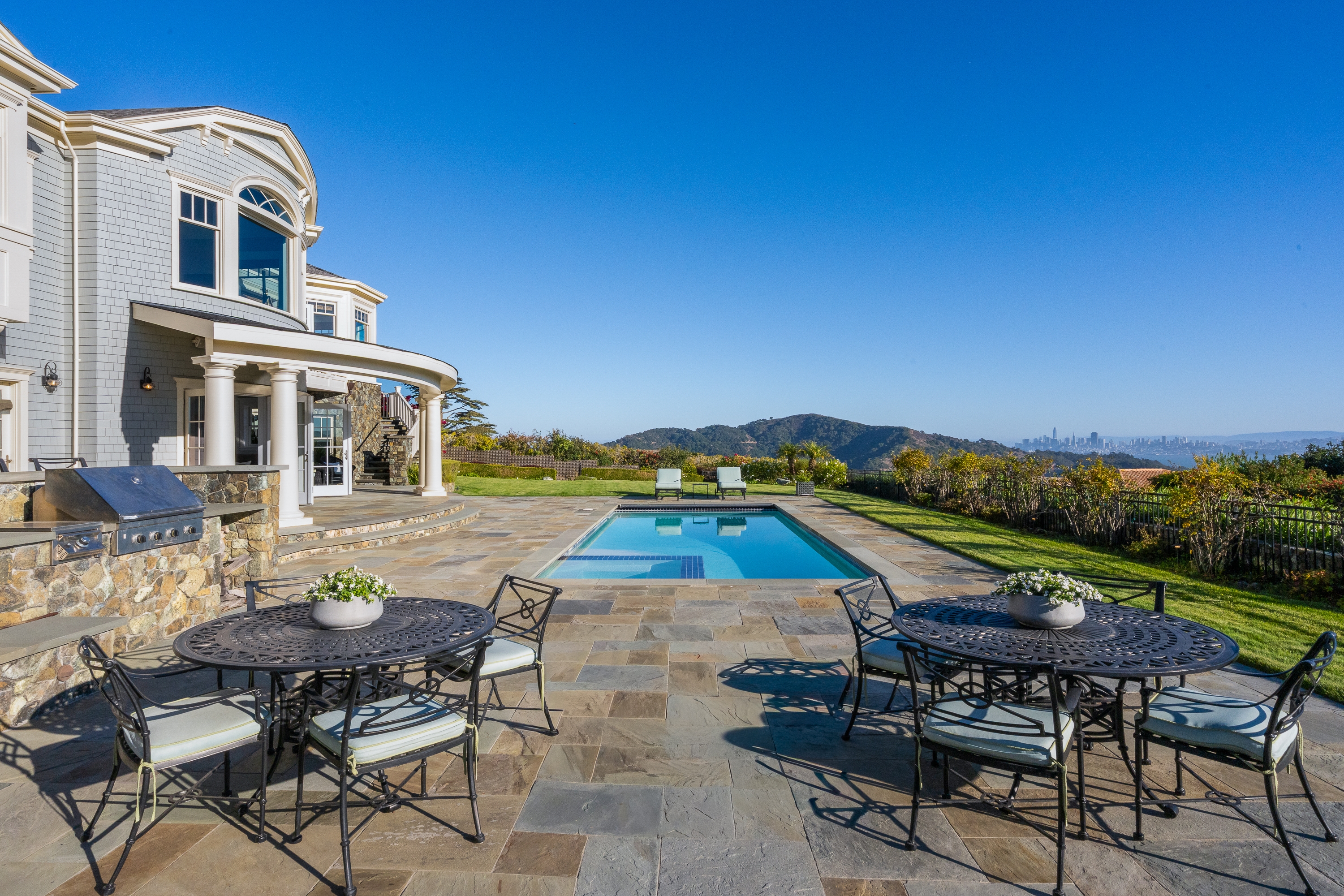  East Coast-Inspired Estate with Sweeping City, Bridge and Mount Tam Views - 物件實景