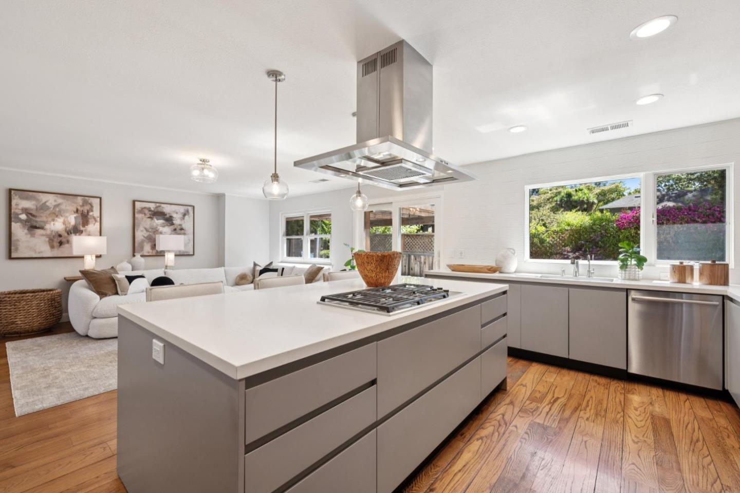 Menlo Park, California, 94025, United States, 3 Bedrooms Bedrooms, ,3 BathroomsBathrooms,Residential,For Sale,1941637