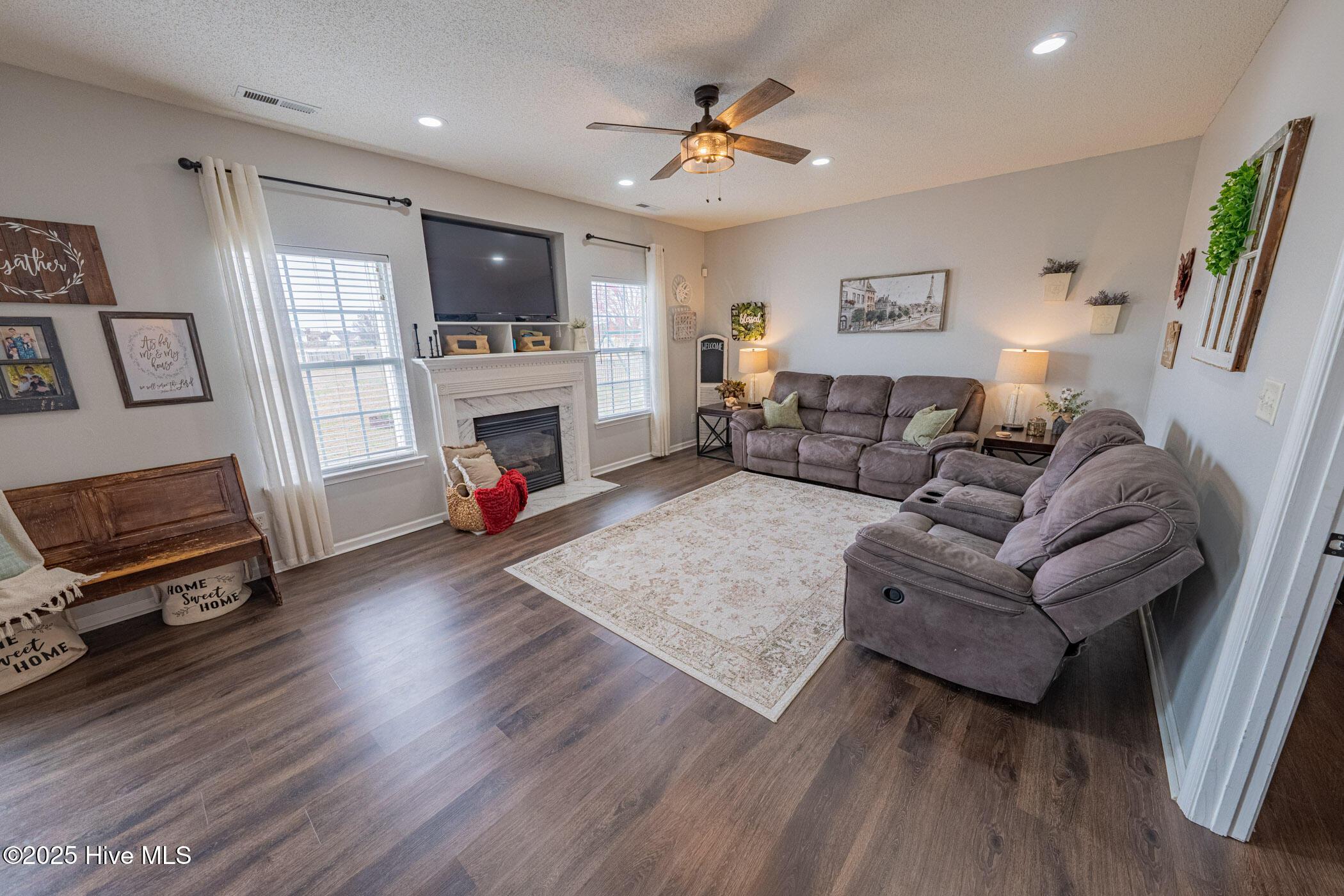 Moyock, North Carolina, 27958, United States, 6 Bedrooms Bedrooms, ,3 BathroomsBathrooms,Residential,For Sale,1997341