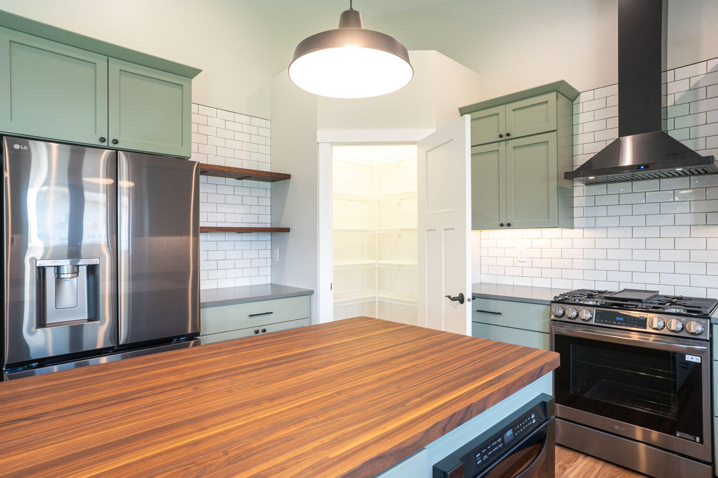 Holmen, Wisconsin, 54636, United States, 5 Bedrooms Bedrooms, ,3 BathroomsBathrooms,Residential,For Sale,1986316