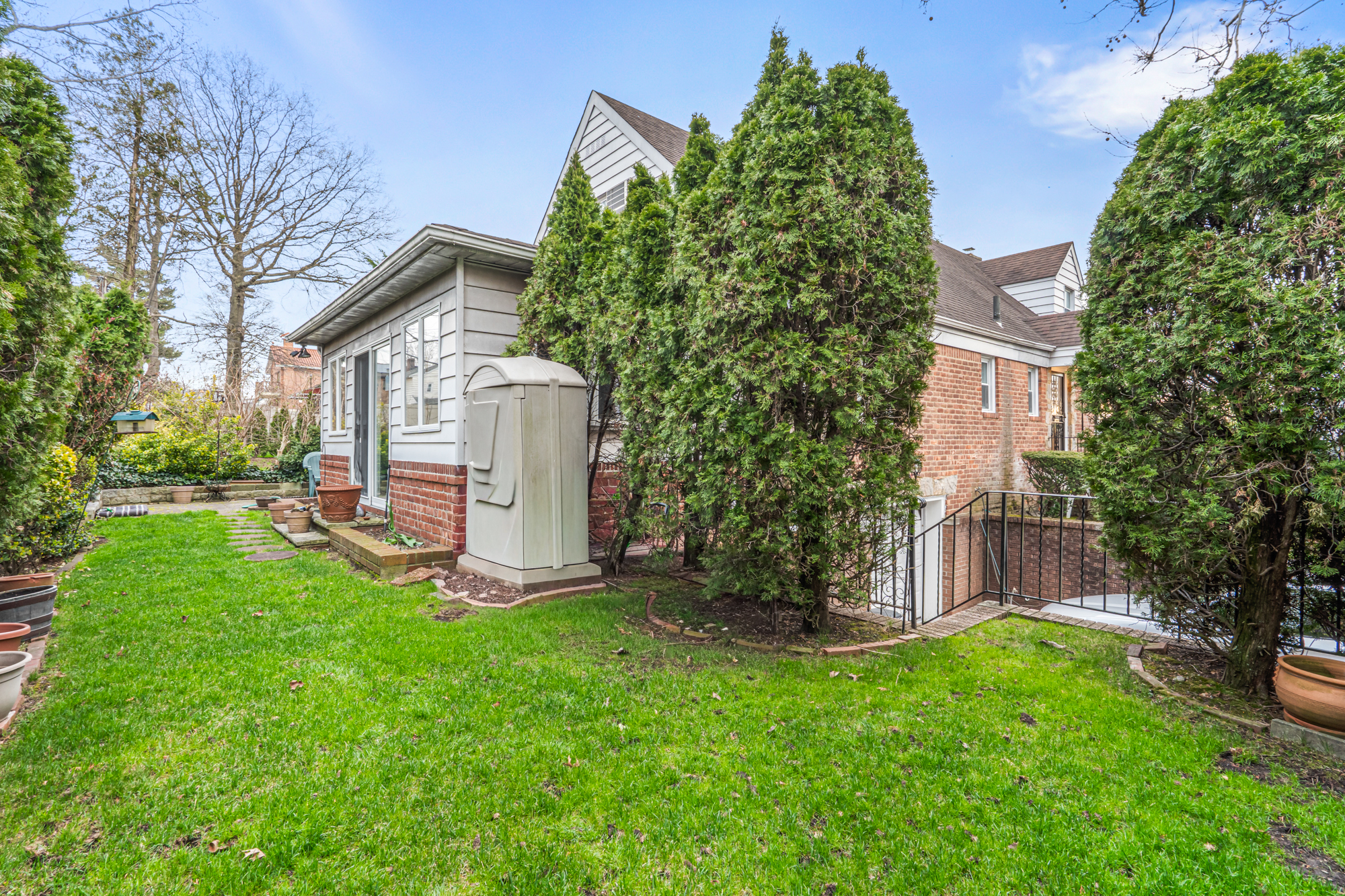  213-06 Richland Avenue, Oakland Gardens, NY, 11364 - 物件實景
