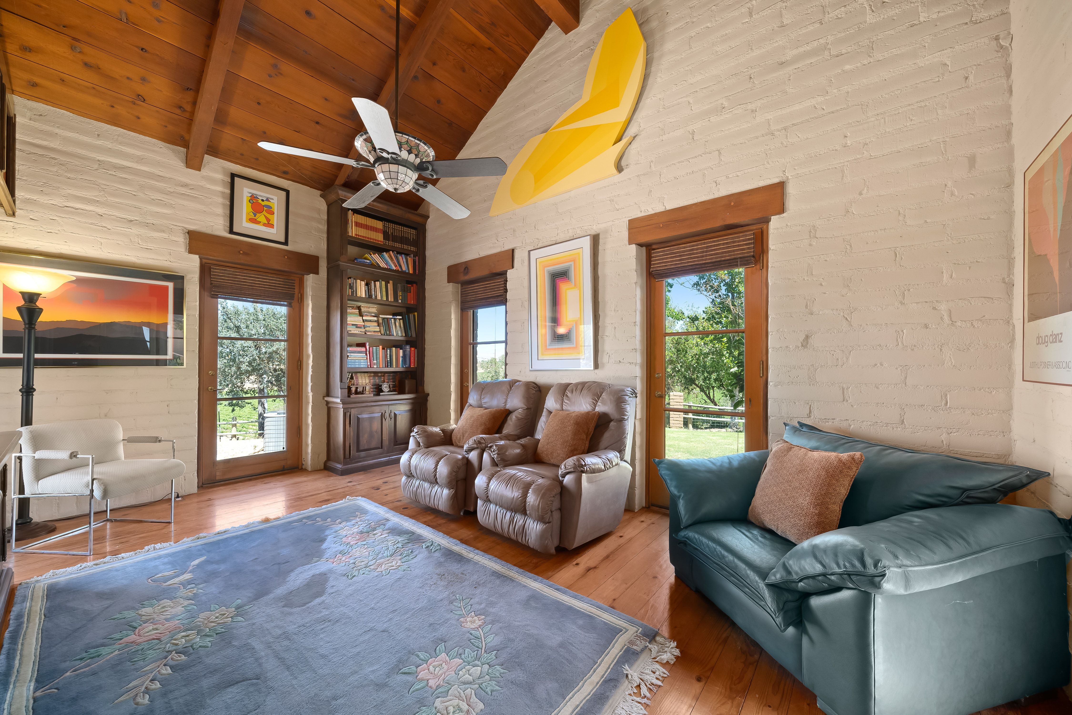  2995 Pleasant Valley Road - 物件實景
