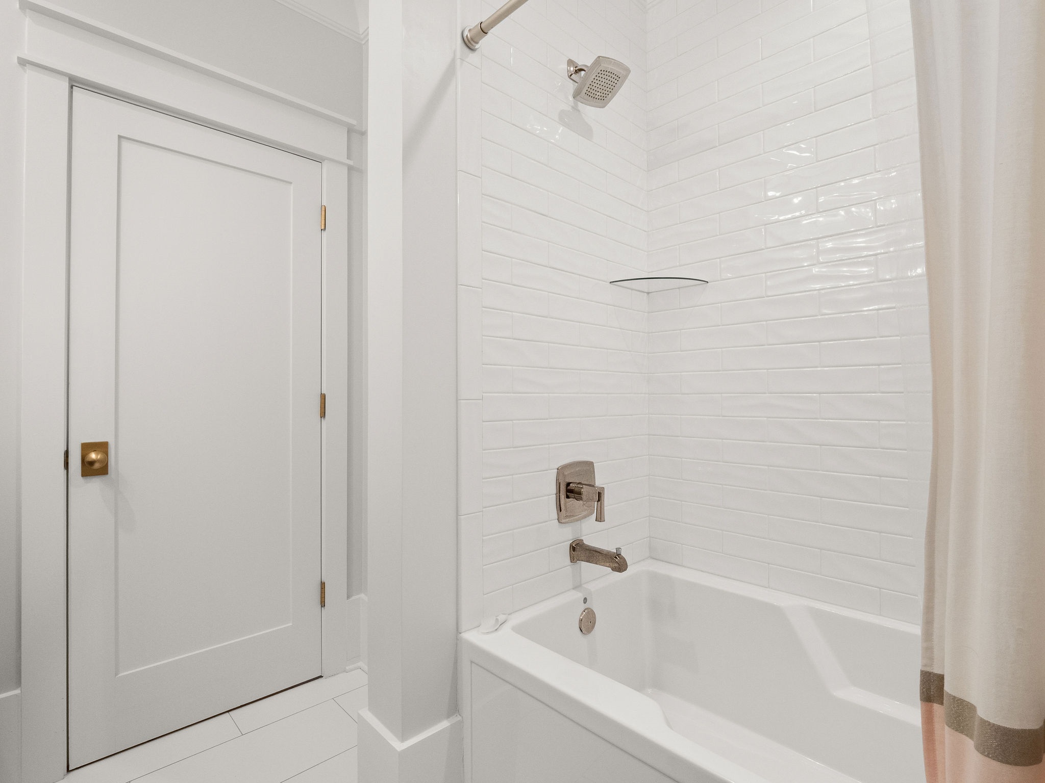 Many, Louisiana, 71449, United States, 3 Bedrooms Bedrooms, ,4 BathroomsBathrooms,Residential,For Sale,1998076