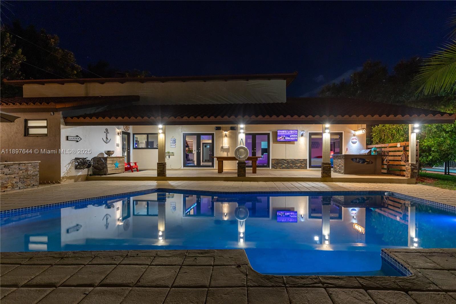 Palmetto Bay, Florida, 33157, United States, 4 Bedrooms Bedrooms, ,4 BathroomsBathrooms,Residential,For Sale,1966916