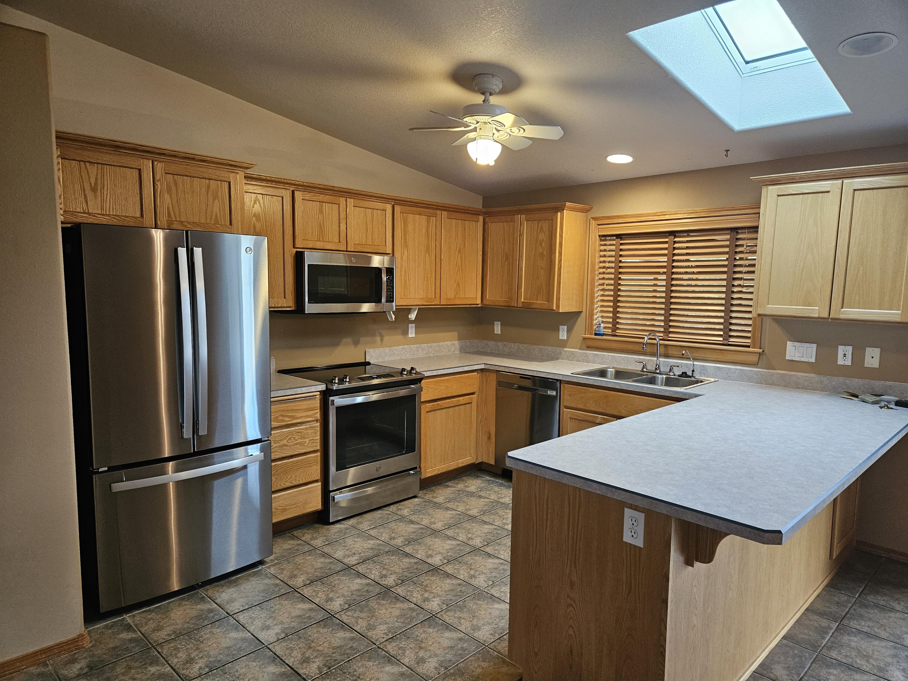 Redmond, Oregon, 97756, United States, 3 Bedrooms Bedrooms, ,2 BathroomsBathrooms,Residential,For Sale,1931963