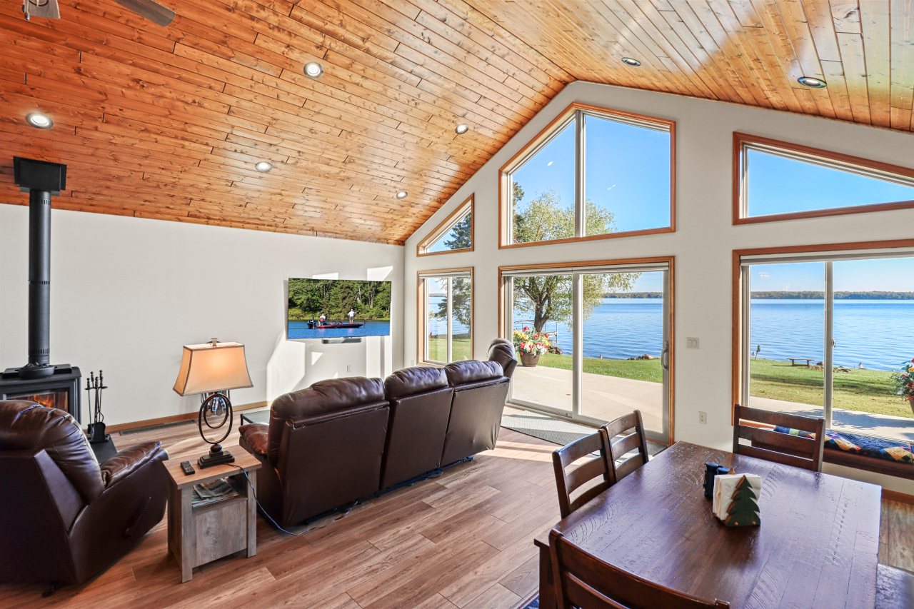 Marenisco, Wisconsin, 49947, United States, 4 Bedrooms Bedrooms, ,4 BathroomsBathrooms,Residential,For Sale,1984446