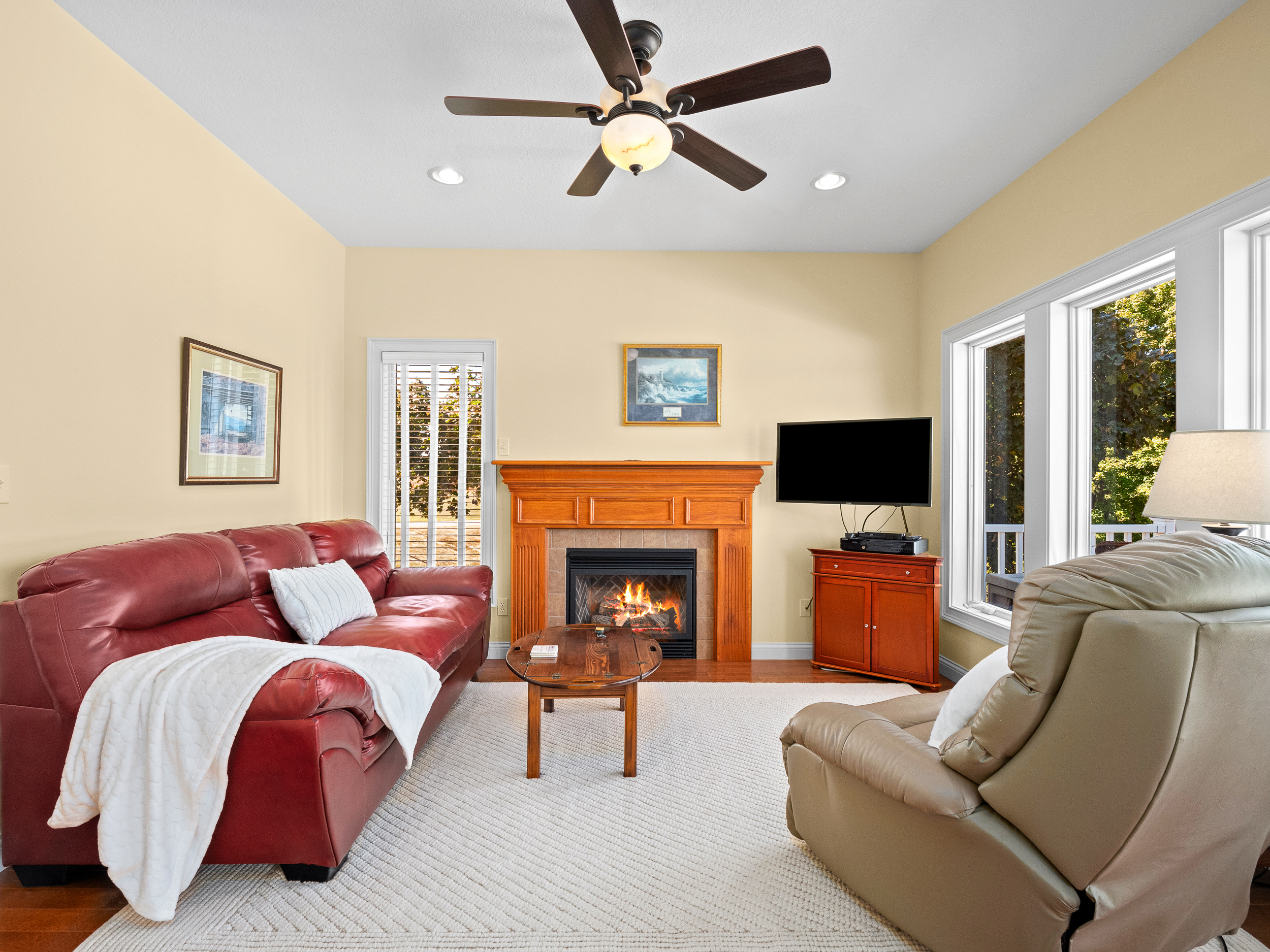  Stunning Updated Ranch with Finished Walk-Out Lower Level - 物件實景
