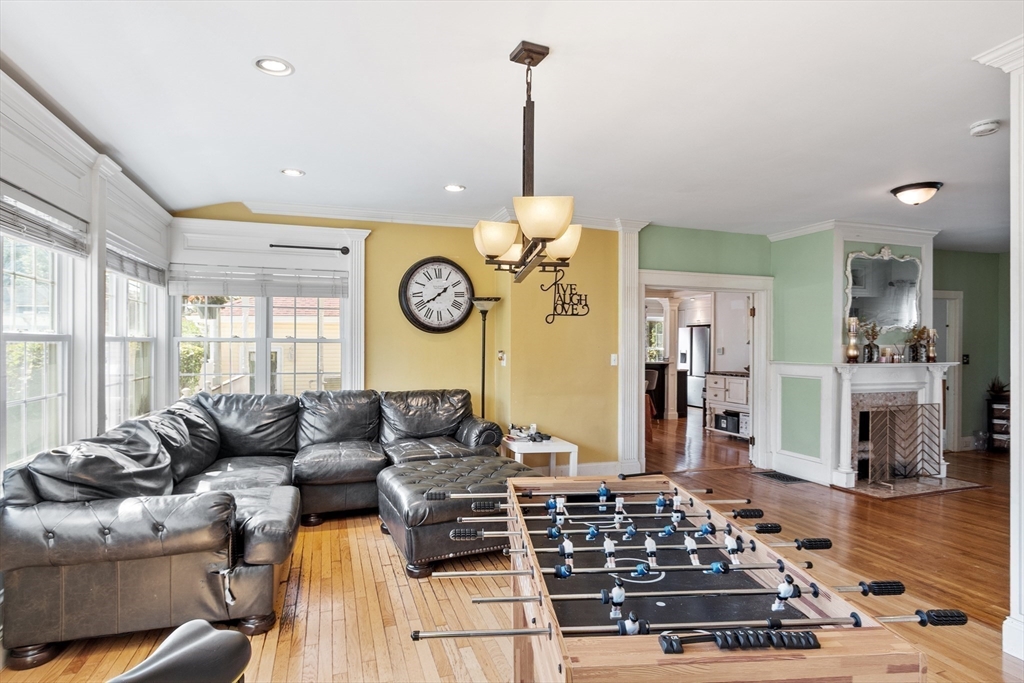 Brockton, Massachusetts, 02301, United States, 3 Bedrooms Bedrooms, ,2 BathroomsBathrooms,Residential,For Sale,1938670