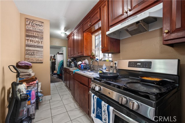 Los Angeles, California, 90044, United States, 2 Bedrooms Bedrooms, ,Residential,For Sale,1869360