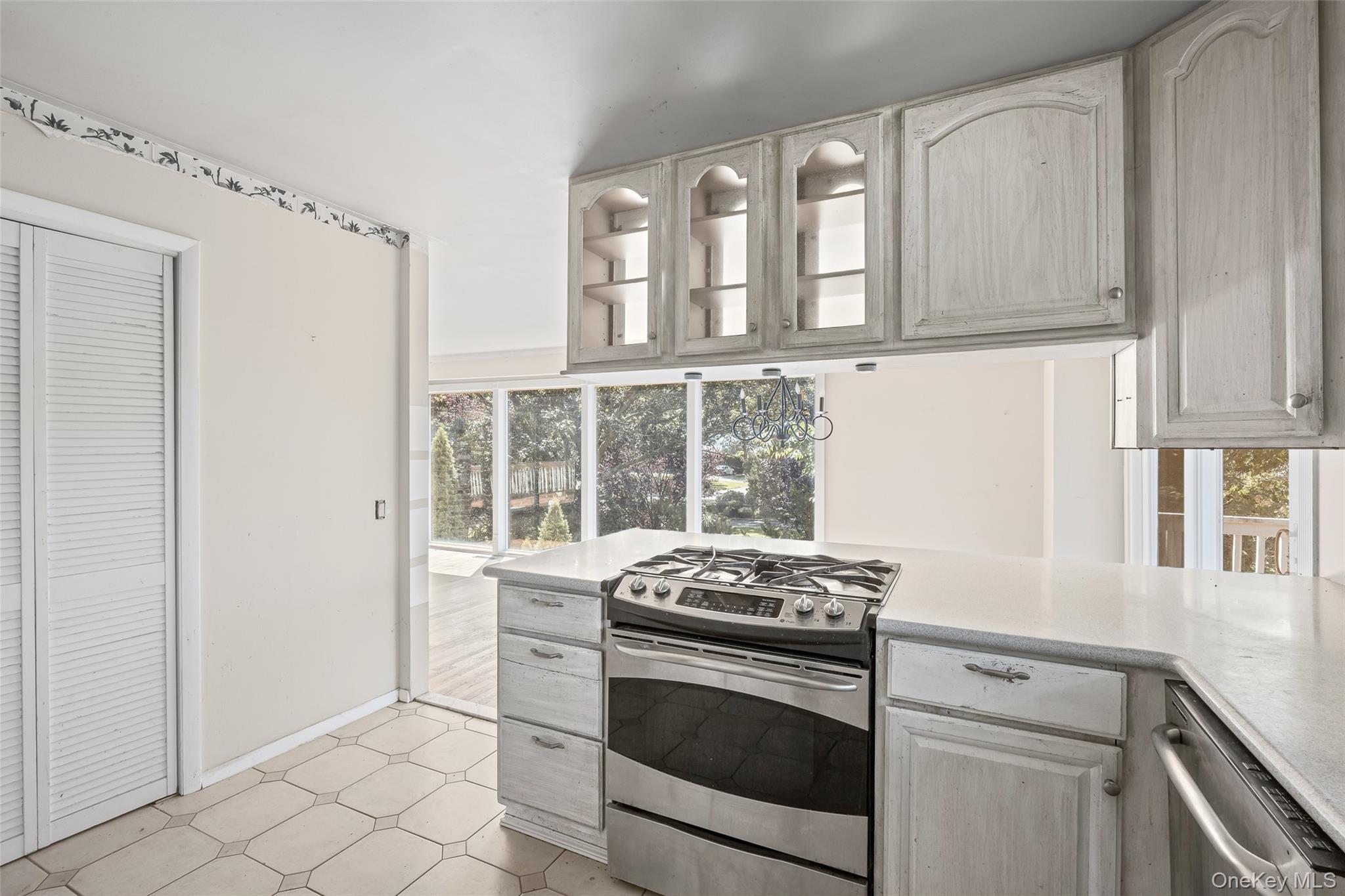 Asharoken, New York, 11768, United States, 4 Bedrooms Bedrooms, ,3 BathroomsBathrooms,Residential,For Sale,1973791