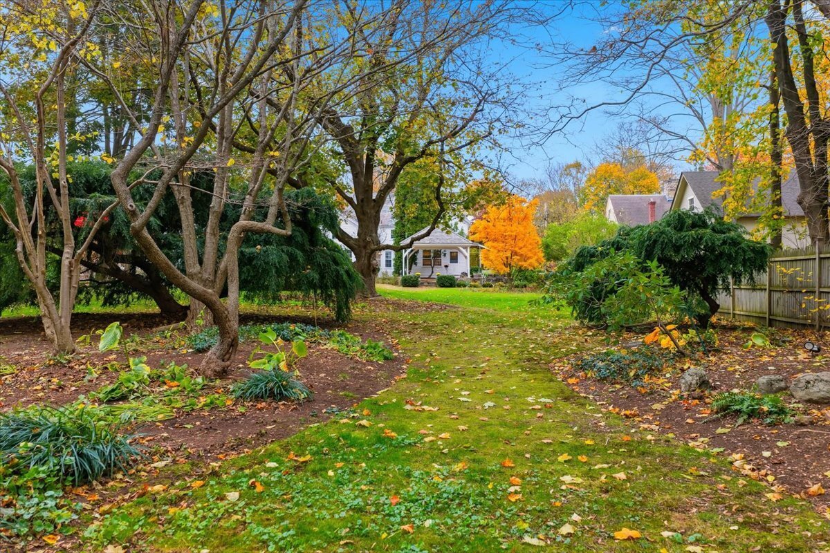 Guilford, Connecticut, 06437, United States, 5 Bedrooms Bedrooms, ,Residential,For Sale,2002504