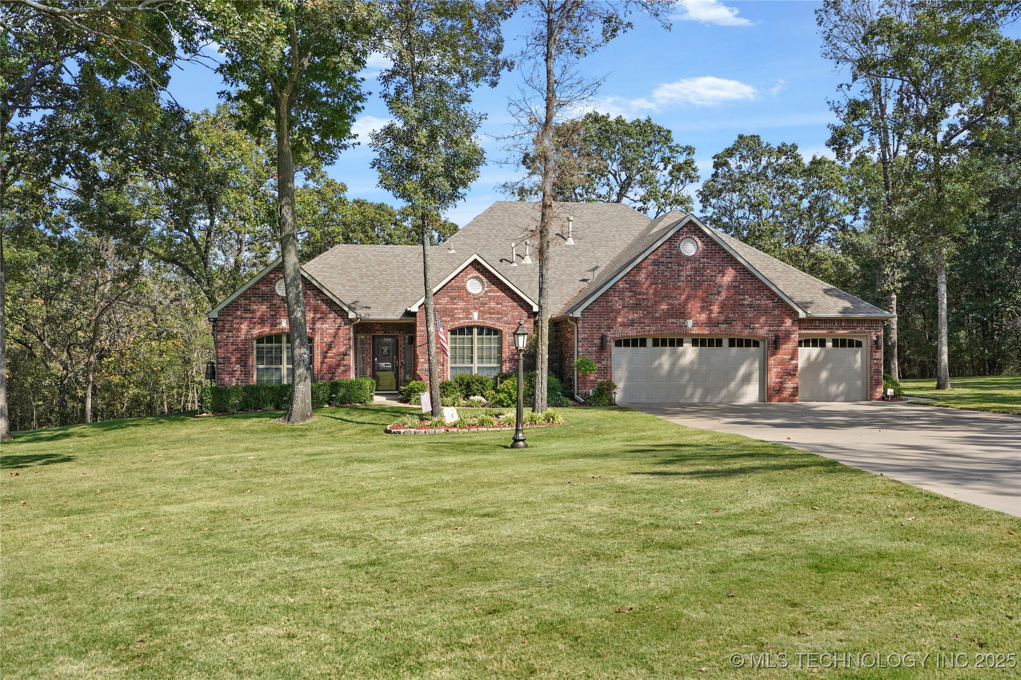 Catoosa, Oklahoma, 74015, United States, 3 Bedrooms Bedrooms, ,3 BathroomsBathrooms,Residential,For Sale,1987944