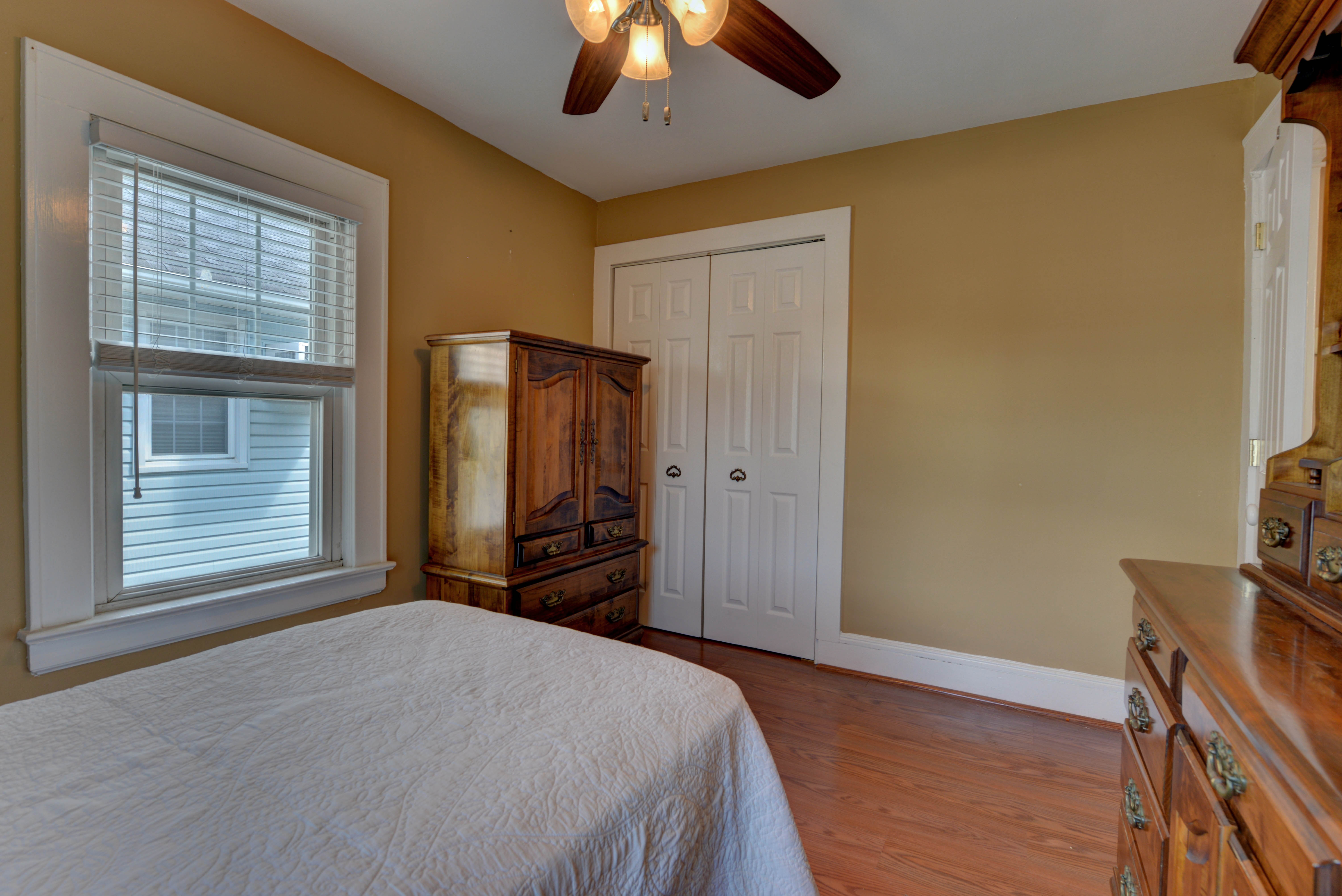 Lyndhurst, New Jersey, 07071, United States, 3 Bedrooms Bedrooms, ,2 BathroomsBathrooms,Residential,For Sale,1915781