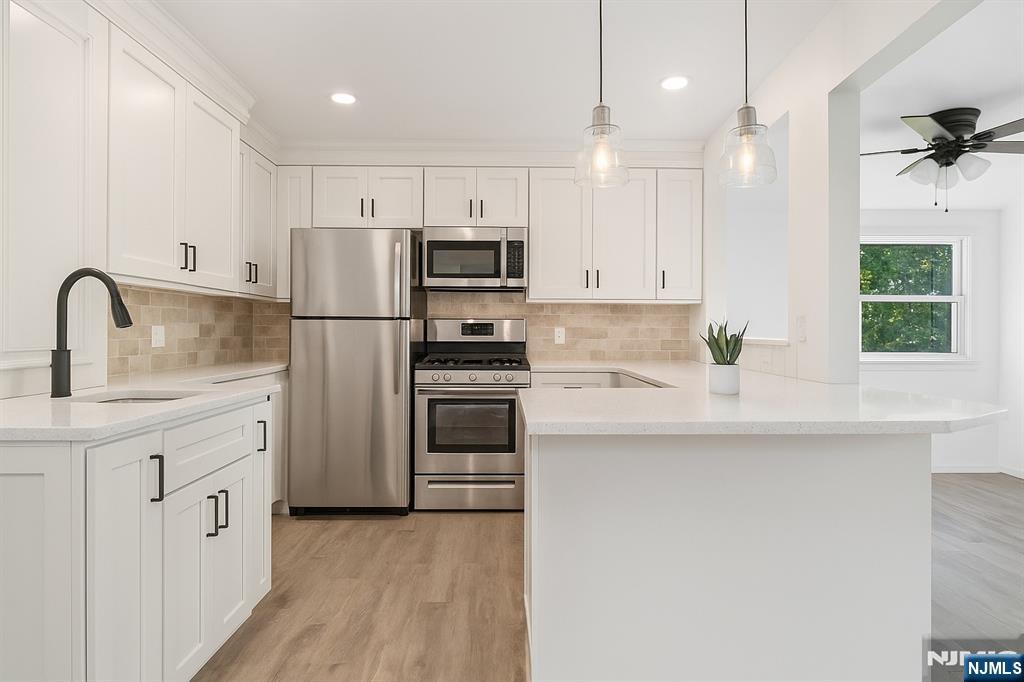 Midland Park, New Jersey, 07432, United States, 3 Bedrooms Bedrooms, ,2 BathroomsBathrooms,Residential,For Sale,1989526